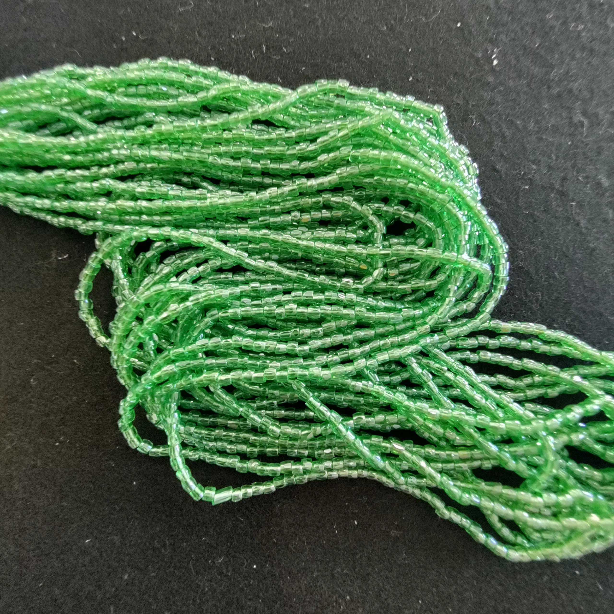 Perles 3 facettes vert 56100/12