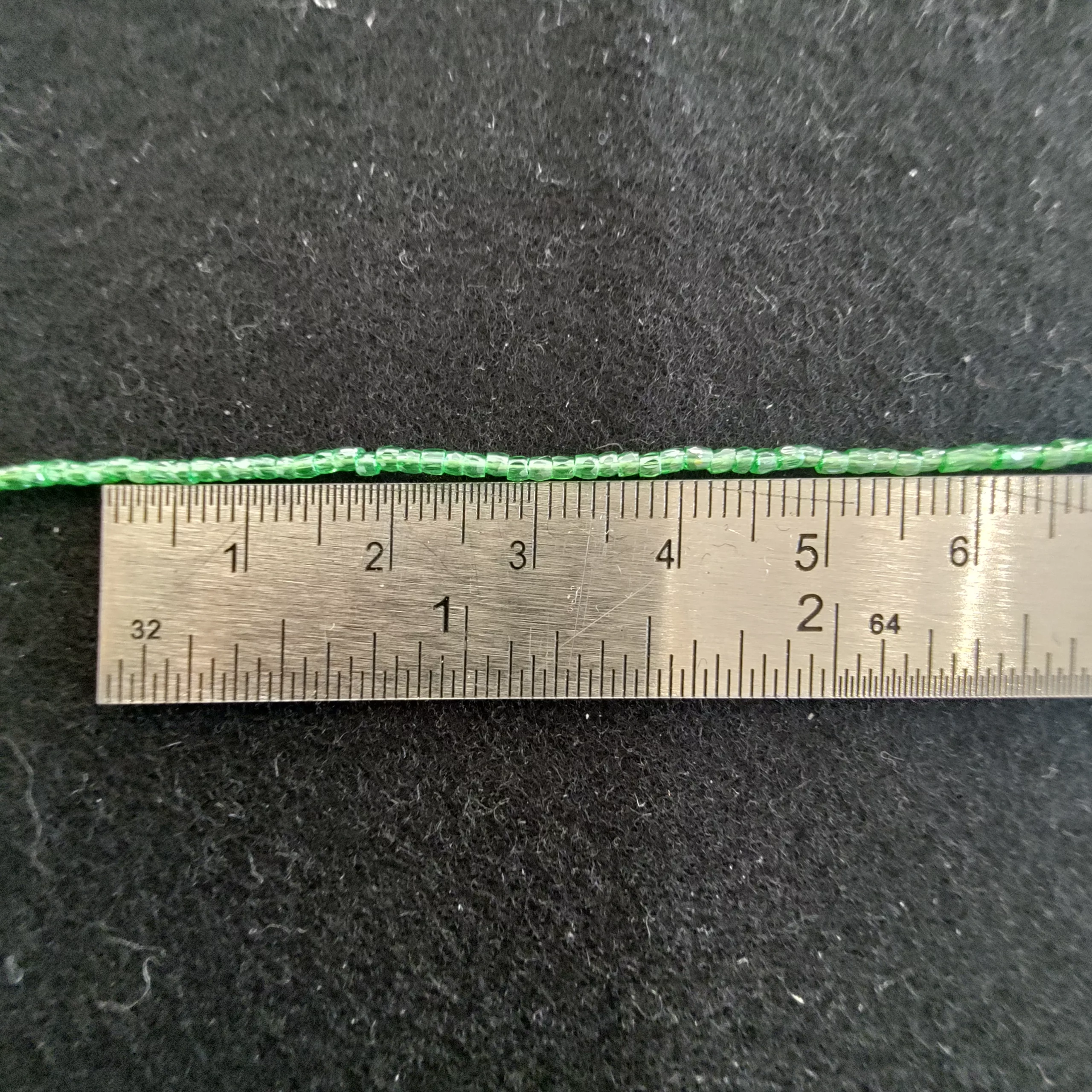 Perles 3 facettes vert 56100/12