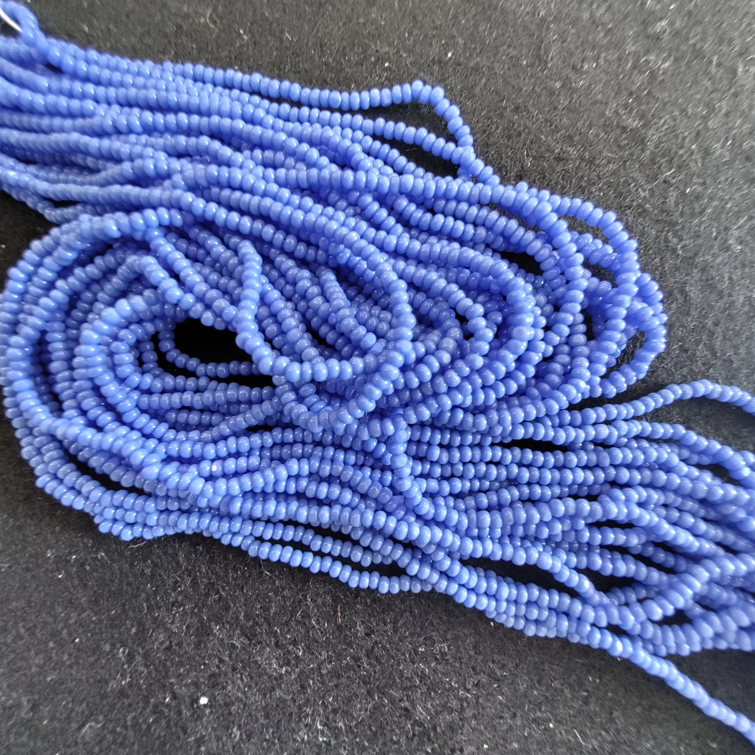 Perles rocailles bleu 33040/13