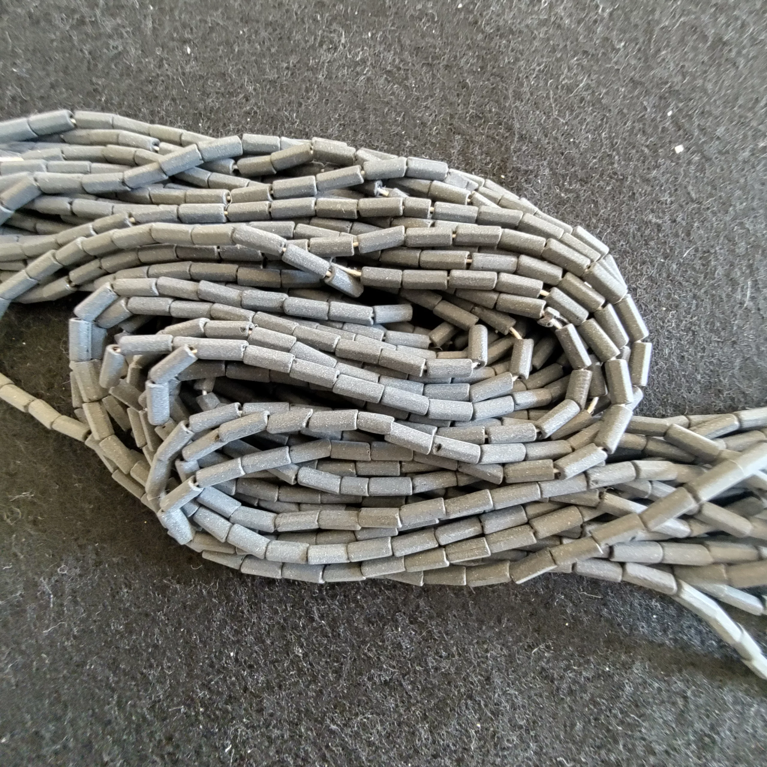 Perles tubes noir mat 5 192/6