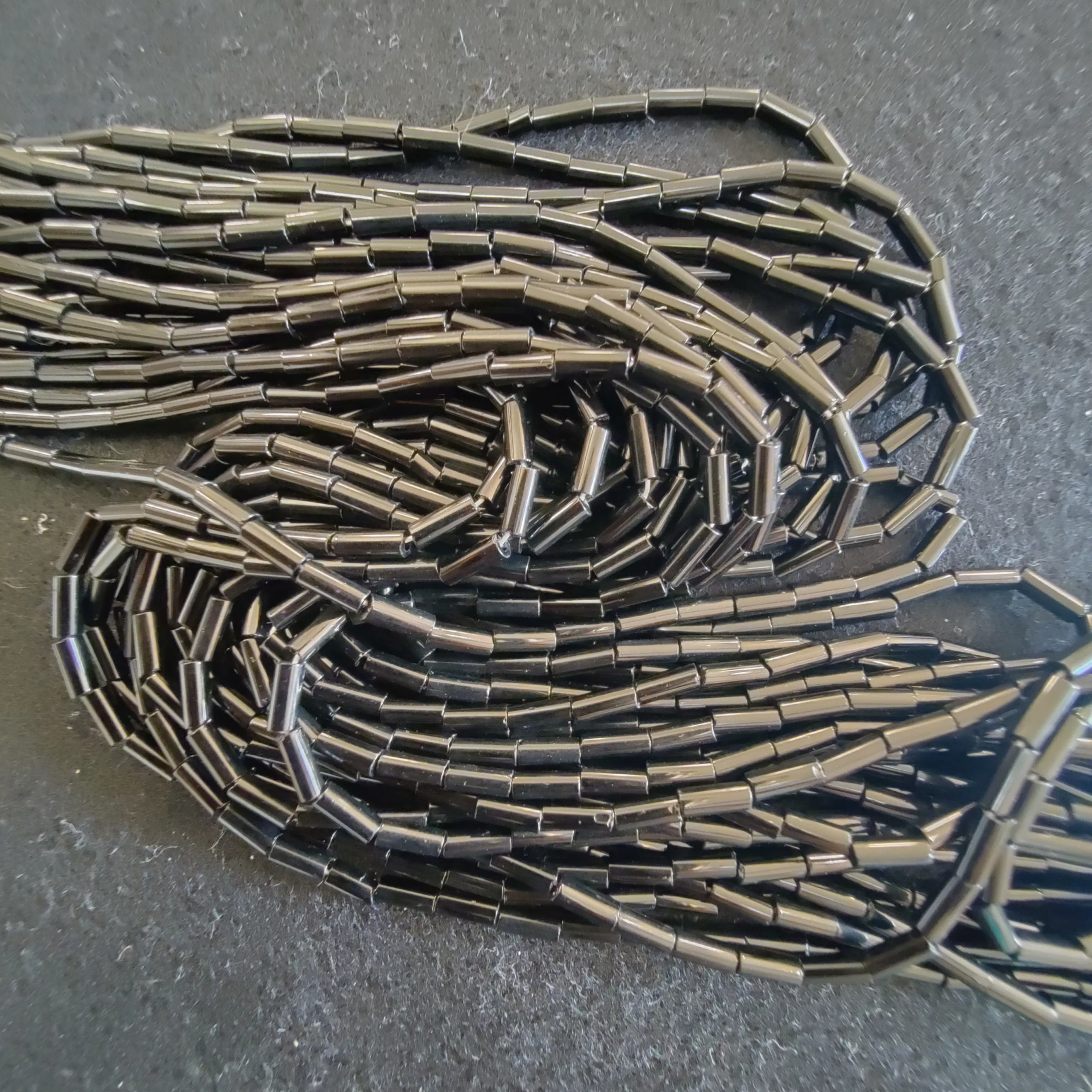 Perles tubes noir 2390/2