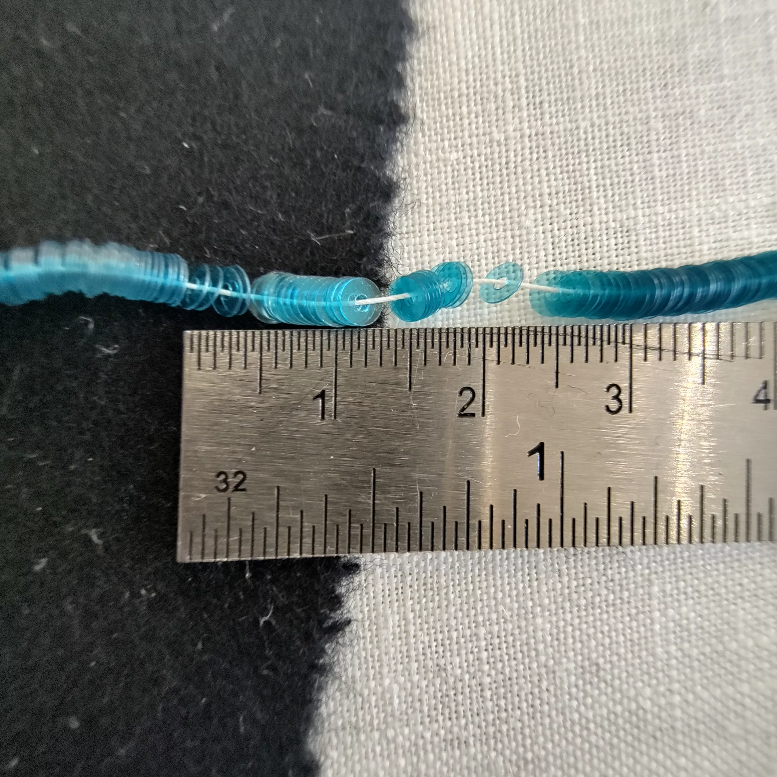 Paillettes bleu transparent 6052