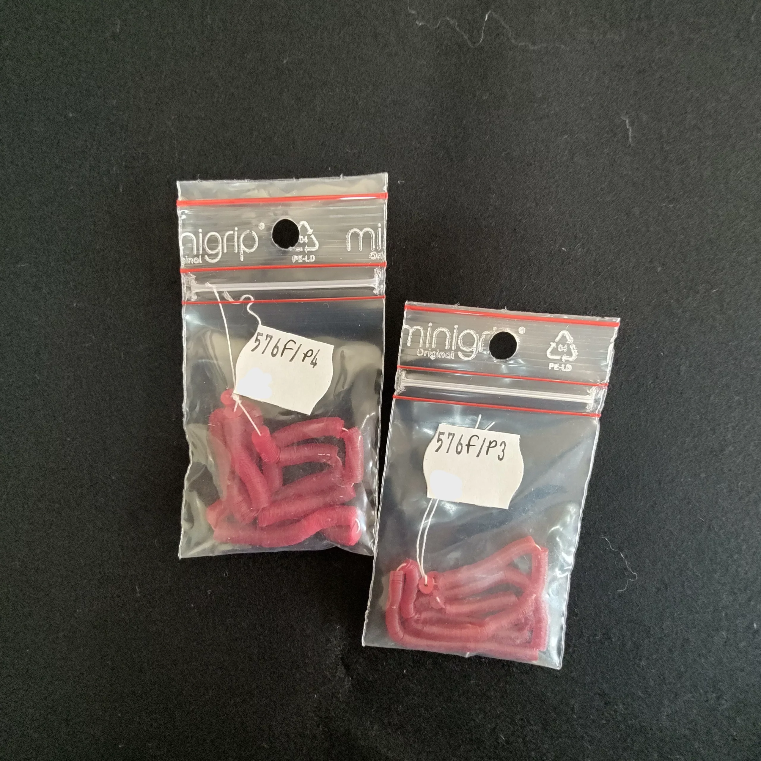 Paillettes rouge semi-transparent 576